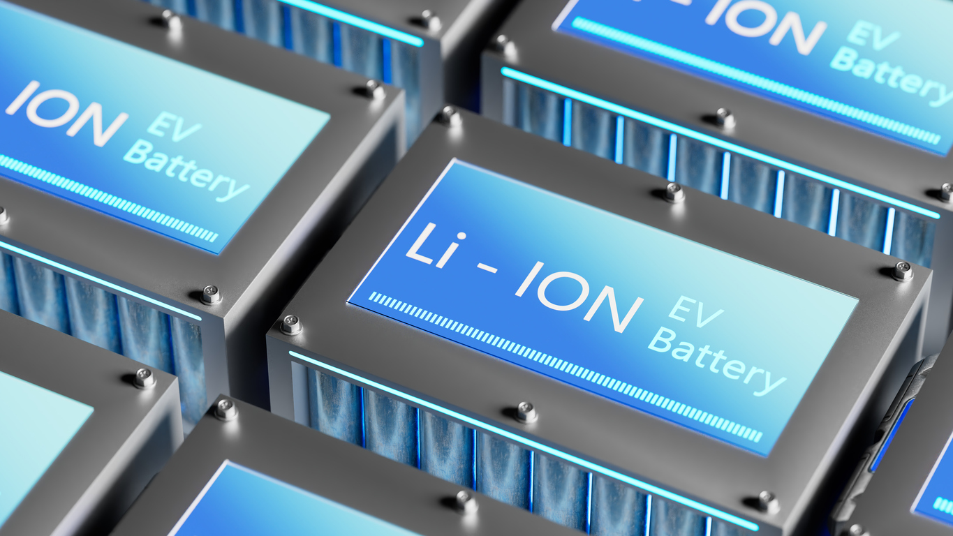 Lithium-Ion Batteries in Electric Vehicles: Managing Fire Risks and Ensuring Safety - featured image